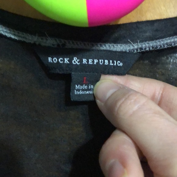 Rock & Republic tshirt🤑 - Picture 2 of 3